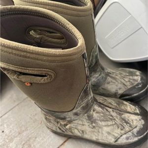 Size 2 bog boots